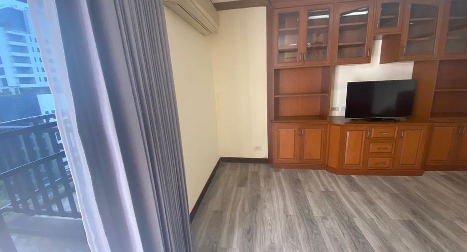 For rent 3 bedrooms condo in Watthana, Bangkok