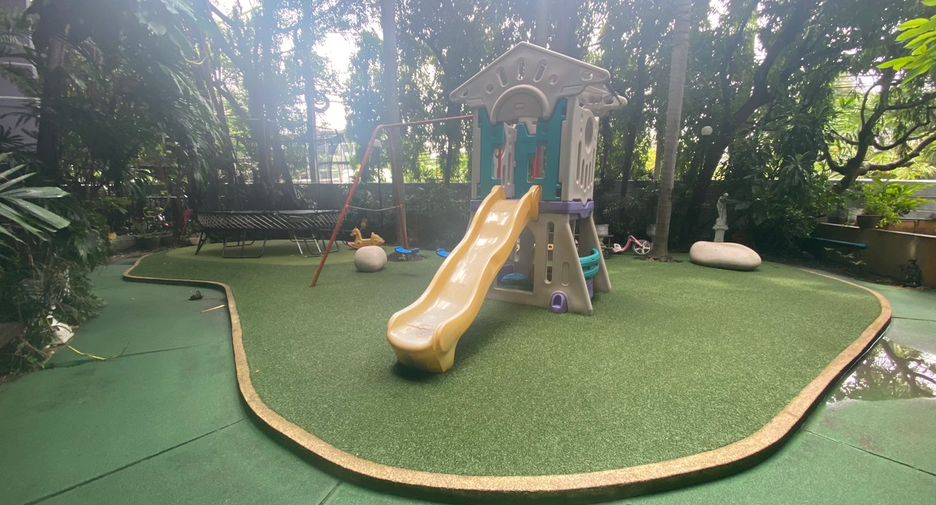 For rent 3 bedrooms condo in Watthana, Bangkok