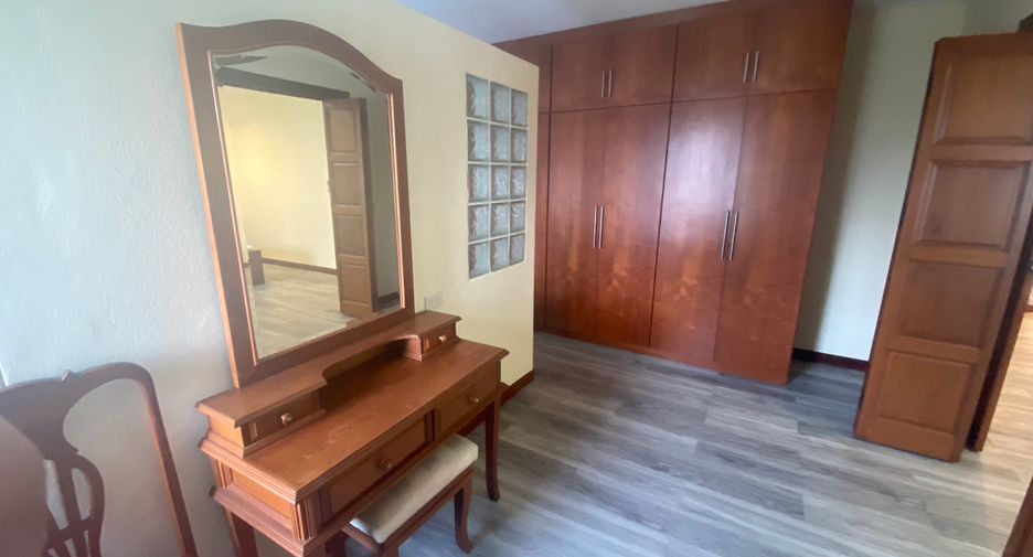 For rent 3 bedrooms condo in Watthana, Bangkok