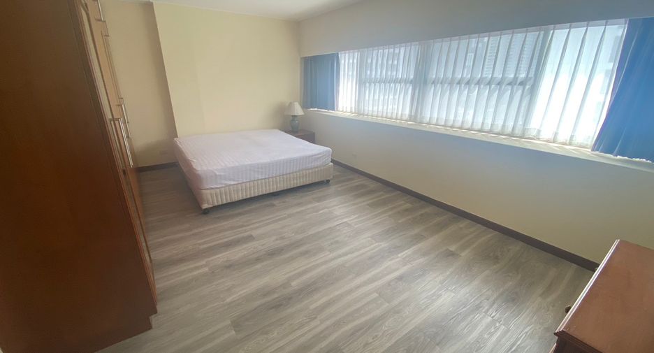 For rent 3 bedrooms condo in Watthana, Bangkok