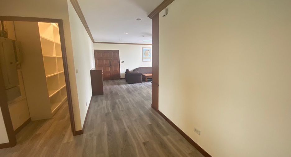 For rent 3 bedrooms condo in Watthana, Bangkok