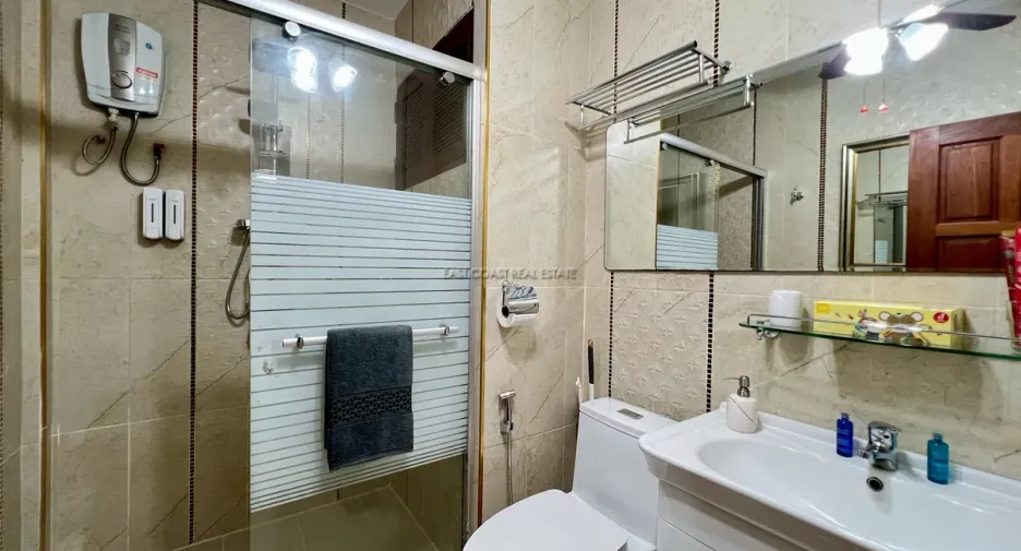 For rent 2 bedrooms condo in Bang Lamung, Chonburi