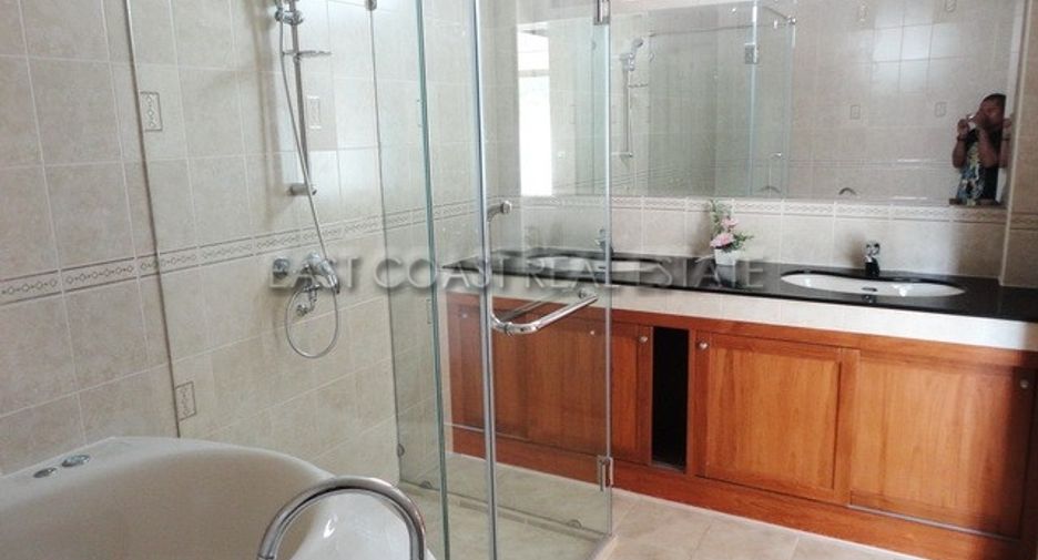 For rent 5 bedrooms house in Jomtien, Pattaya