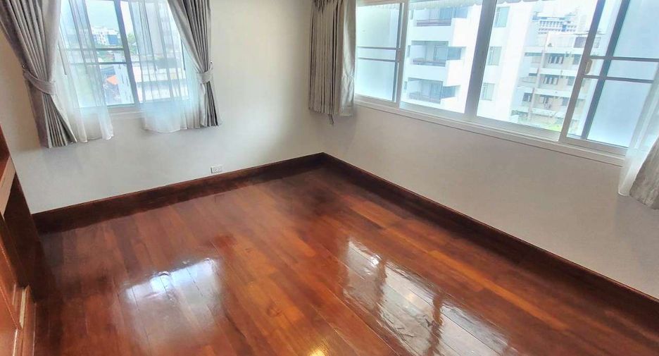 À louer 3 chambres condo à Sathon, Bangkok