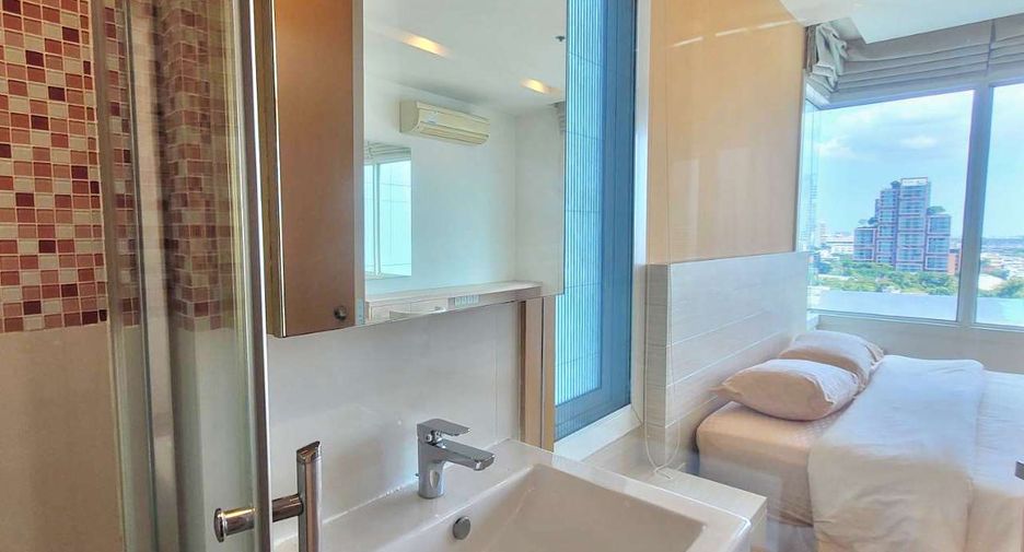 For rent 2 bedrooms condo in Khlong Toei, Bangkok