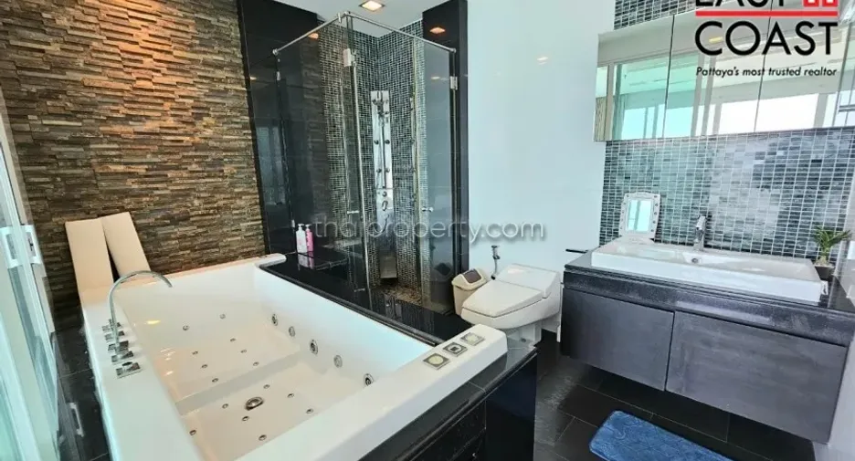For rent 2 bedrooms condo in Bang Lamung, Chonburi