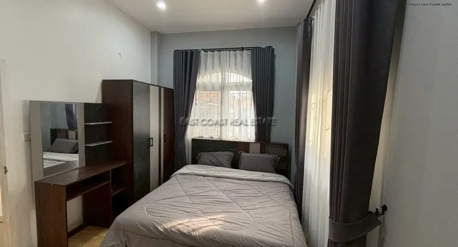 Casa en alquiler de 3 habitaciones en Bang Lamung, Chonburi