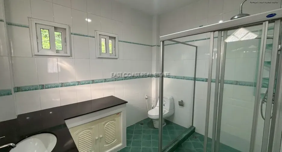 Casa en alquiler de 3 habitaciones en Bang Lamung, Chonburi