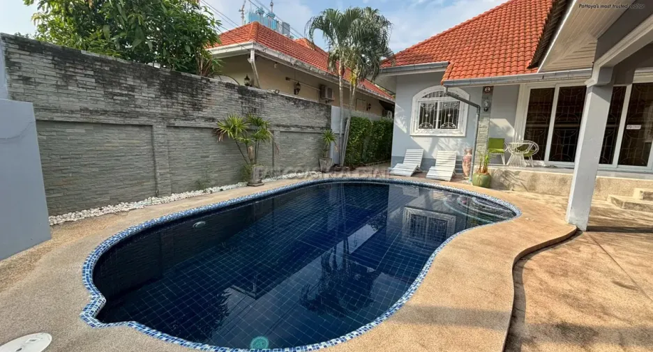 Casa en alquiler de 3 habitaciones en Bang Lamung, Chonburi