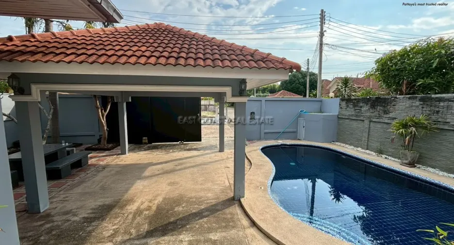 Casa en alquiler de 3 habitaciones en Bang Lamung, Chonburi