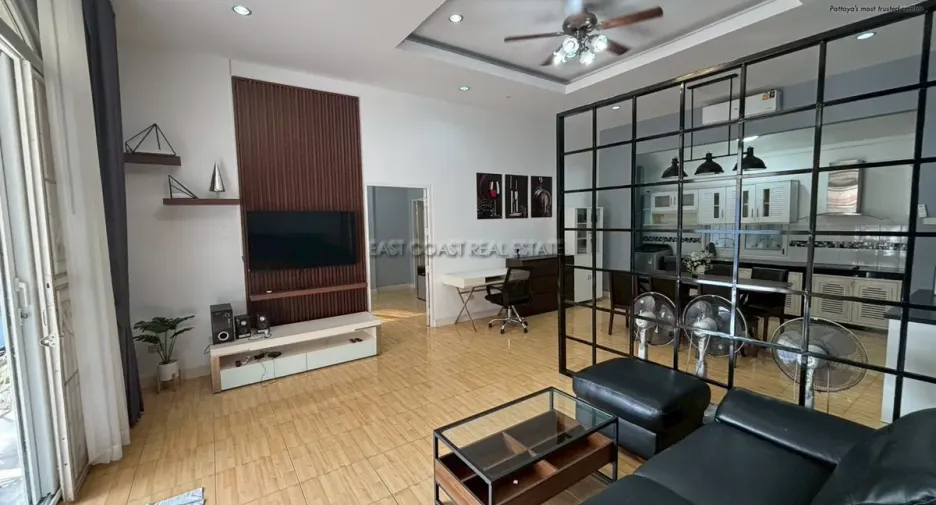 Casa en alquiler de 3 habitaciones en Bang Lamung, Chonburi