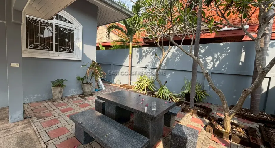 Casa en alquiler de 3 habitaciones en Bang Lamung, Chonburi