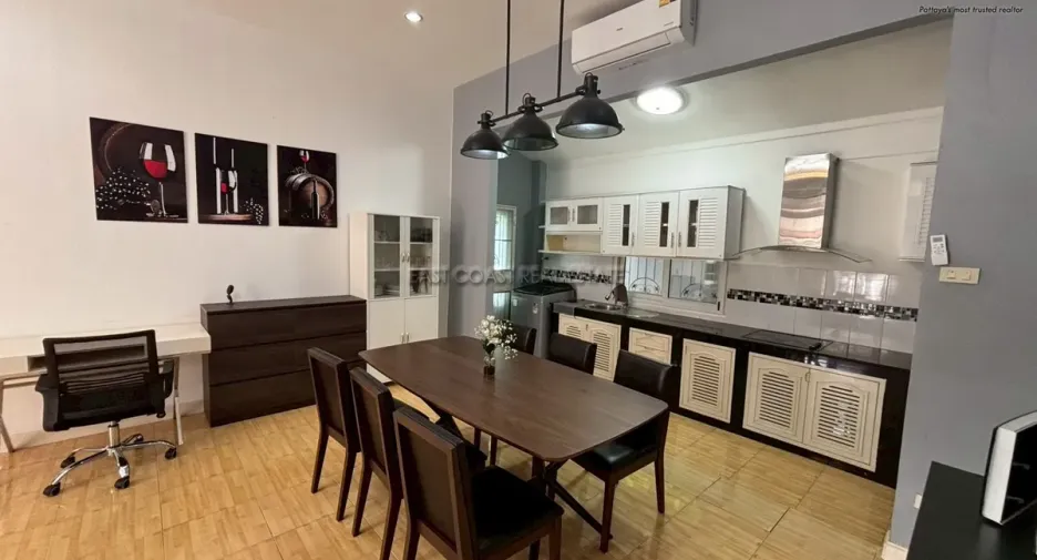 Casa en alquiler de 3 habitaciones en Bang Lamung, Chonburi