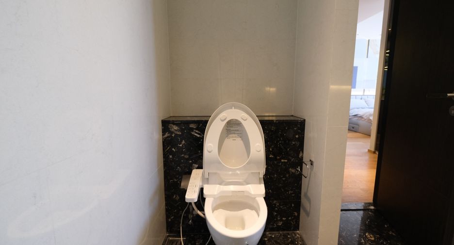 For rent and for sale 2 bedrooms condo in Khlong Toei, Bangkok