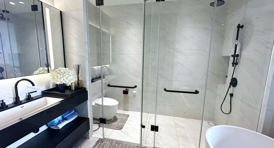 For rent 2 bedrooms condo in Sathon, Bangkok