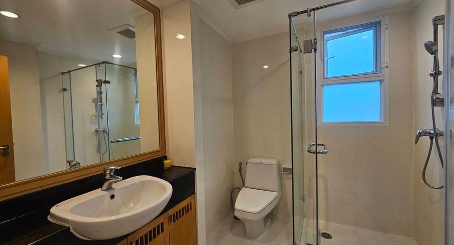 À louer 3 chambres condo à Khlong Toei, Bangkok