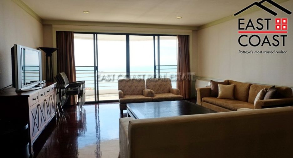 For rent 3 bedrooms condo in Pratumnak, Pattaya