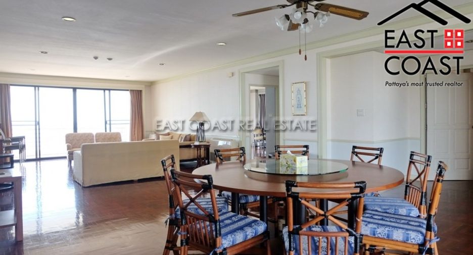 For rent 3 bedrooms condo in Pratumnak, Pattaya
