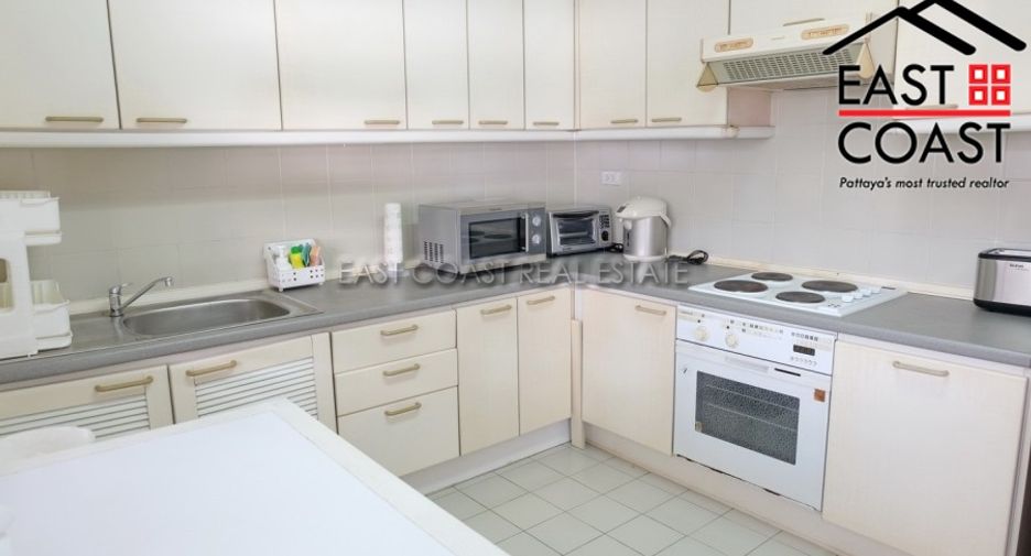 For rent 3 bedrooms condo in Pratumnak, Pattaya