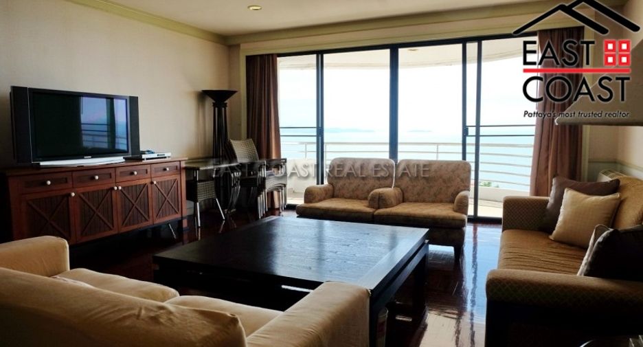 For rent 3 bedrooms condo in Pratumnak, Pattaya