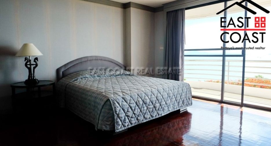 For rent 3 bedrooms condo in Pratumnak, Pattaya