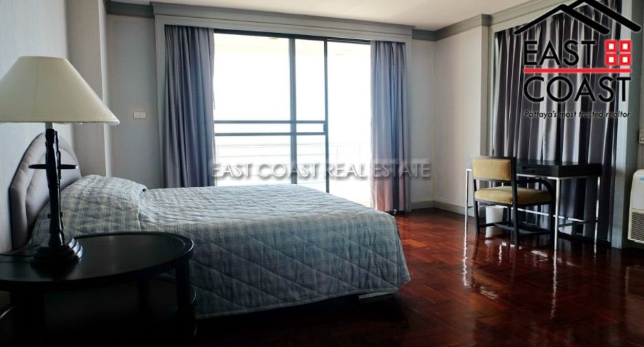 For rent 3 bedrooms condo in Pratumnak, Pattaya