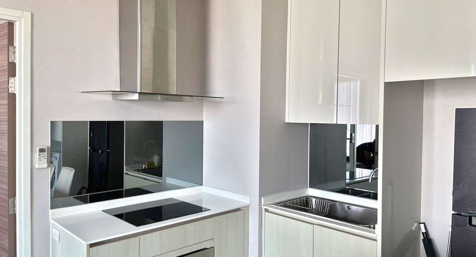 For rent 2 bedrooms condo in Watthana, Bangkok