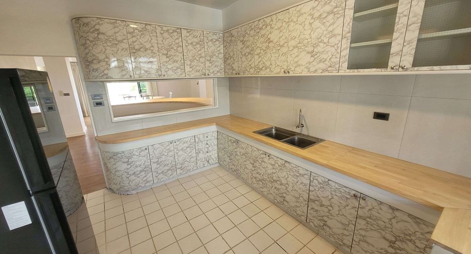 Wohnung zur Miete mit 3 Zimmer in Watthana, Bangkok