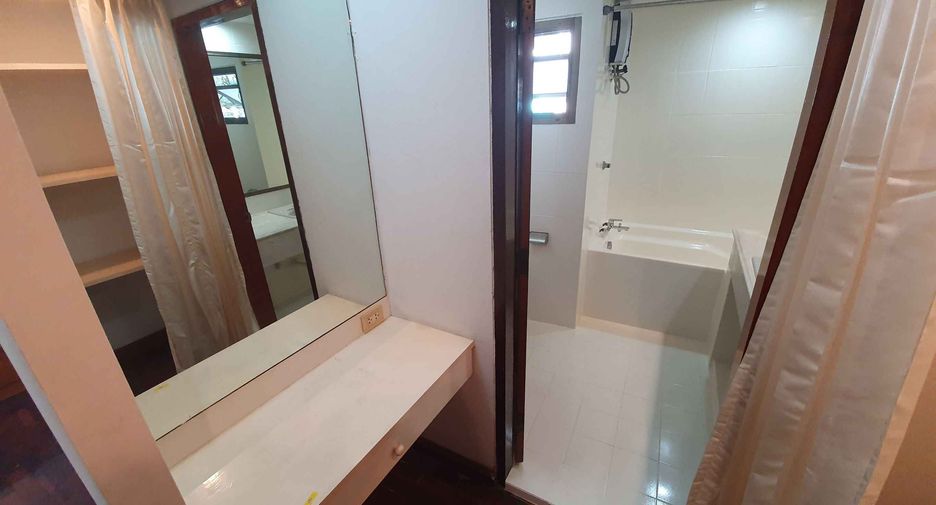 Wohnung zur Miete mit 3 Zimmer in Watthana, Bangkok