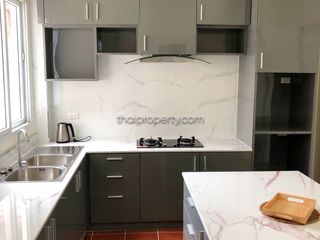 Casa en alquiler de 3 habitaciones en Bang Lamung, Chonburi