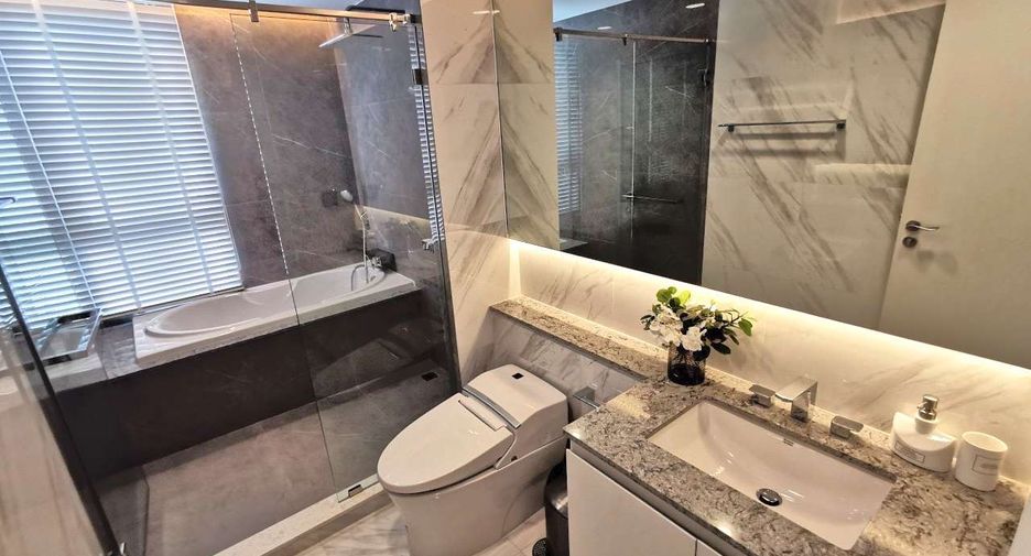For rent 2 bedrooms condo in Khlong Toei, Bangkok