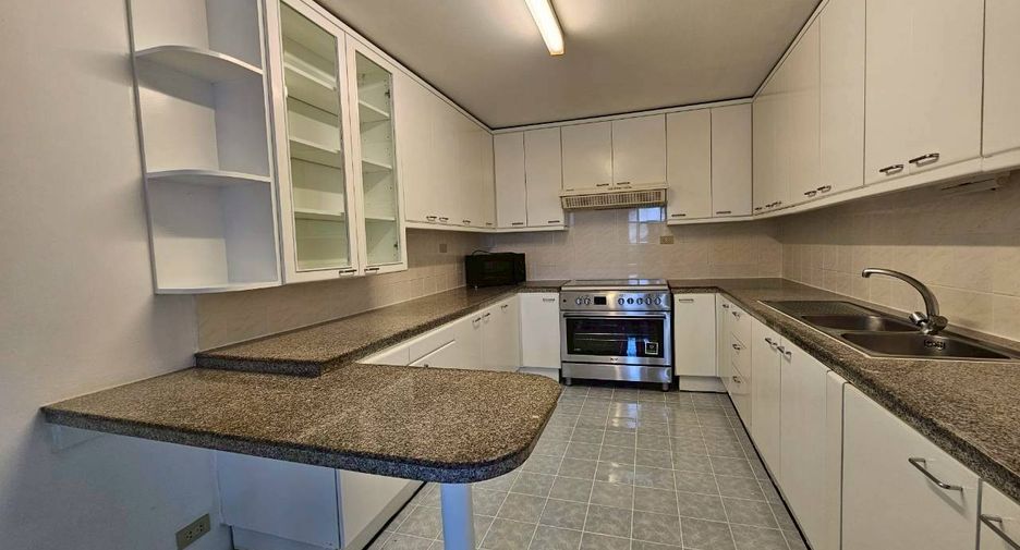 For rent 3 ベッドルーム condo in Watthana, Bangkok