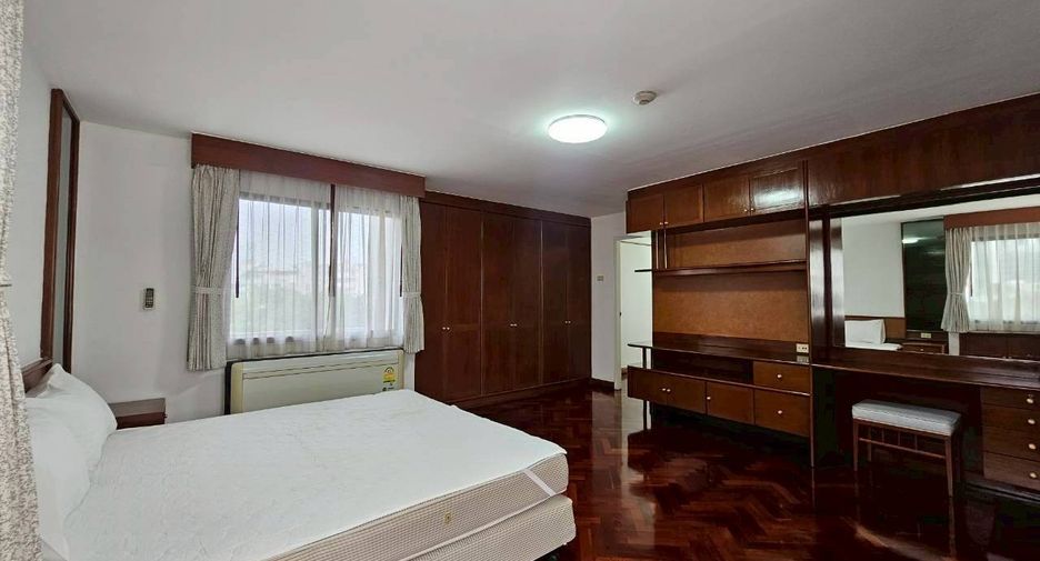 For rent 3 ベッドルーム condo in Watthana, Bangkok