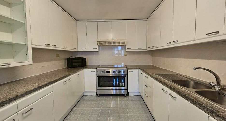 For rent 3 ベッドルーム condo in Watthana, Bangkok