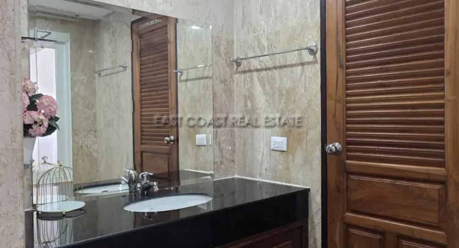 For rent 2 bedrooms condo in Bang Lamung, Chonburi