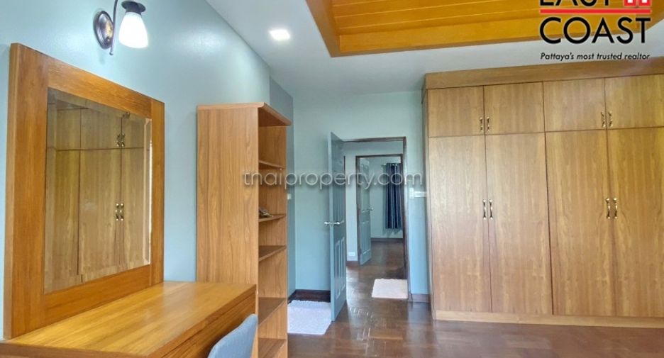 For rent 4 bedrooms house in East Pattaya, Pattaya
