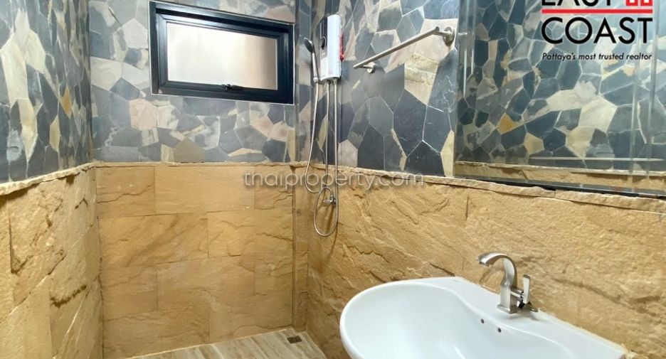 For rent 4 bedrooms house in East Pattaya, Pattaya