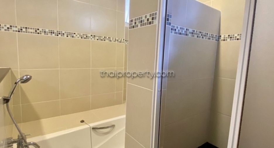 Haus zur Miete mit 3 Zimmer in Bang Lamung, Chonburi