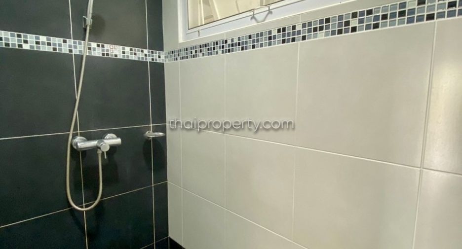 Haus zur Miete mit 3 Zimmer in Bang Lamung, Chonburi