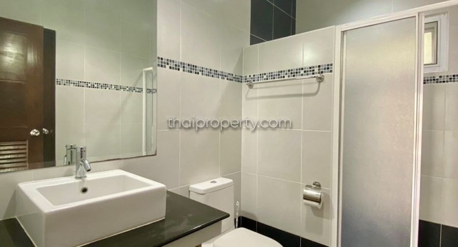 Haus zur Miete mit 3 Zimmer in Bang Lamung, Chonburi
