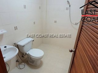 Casa en alquiler de 4 habitaciones en Bang Lamung, Chonburi