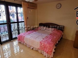 Casa en alquiler de 4 habitaciones en Bang Lamung, Chonburi