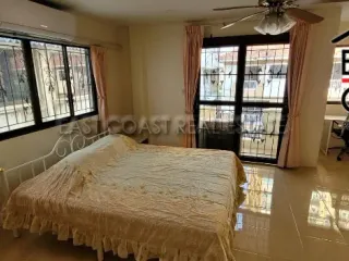 Haus zur Miete mit 4 Zimmer in Bang Lamung, Chonburi