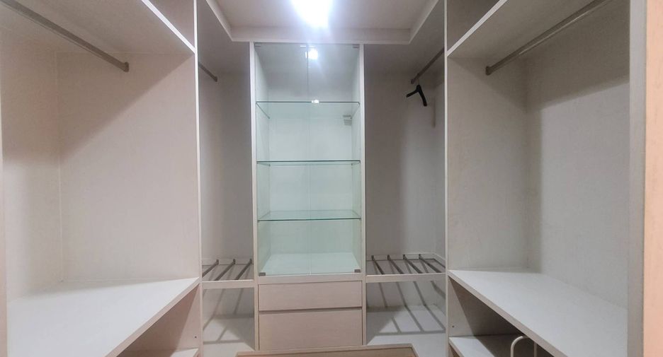 Wohnung zur Miete und zum Kauf mit 2 Zimmer in Watthana, Bangkok