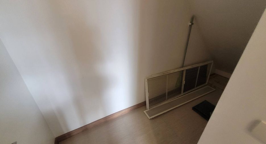 Wohnung zur Miete und zum Kauf mit 2 Zimmer in Watthana, Bangkok