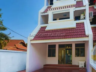 For Rent 4 Bedroom House In Bang Lamung, Chonburi