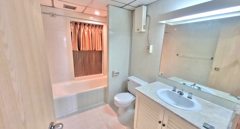 For rent 3 ベッドルーム condo in Watthana, Bangkok