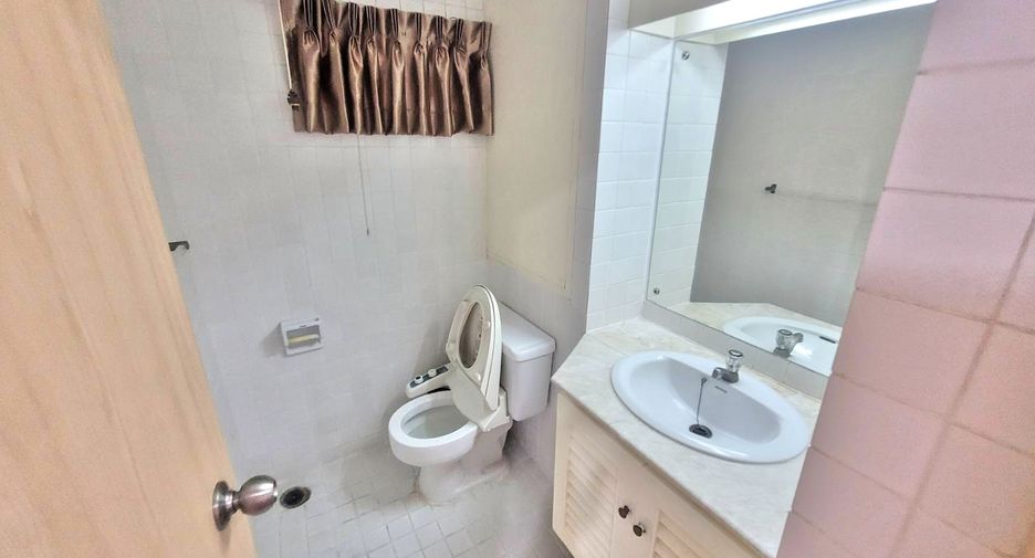 For rent 3 ベッドルーム condo in Watthana, Bangkok