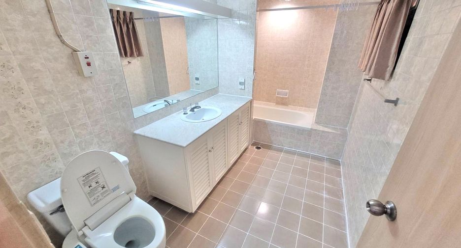 For rent 3 ベッドルーム condo in Watthana, Bangkok