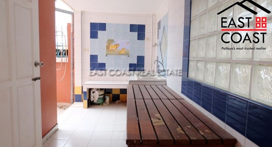 For rent 4 bedrooms house in East Pattaya, Pattaya